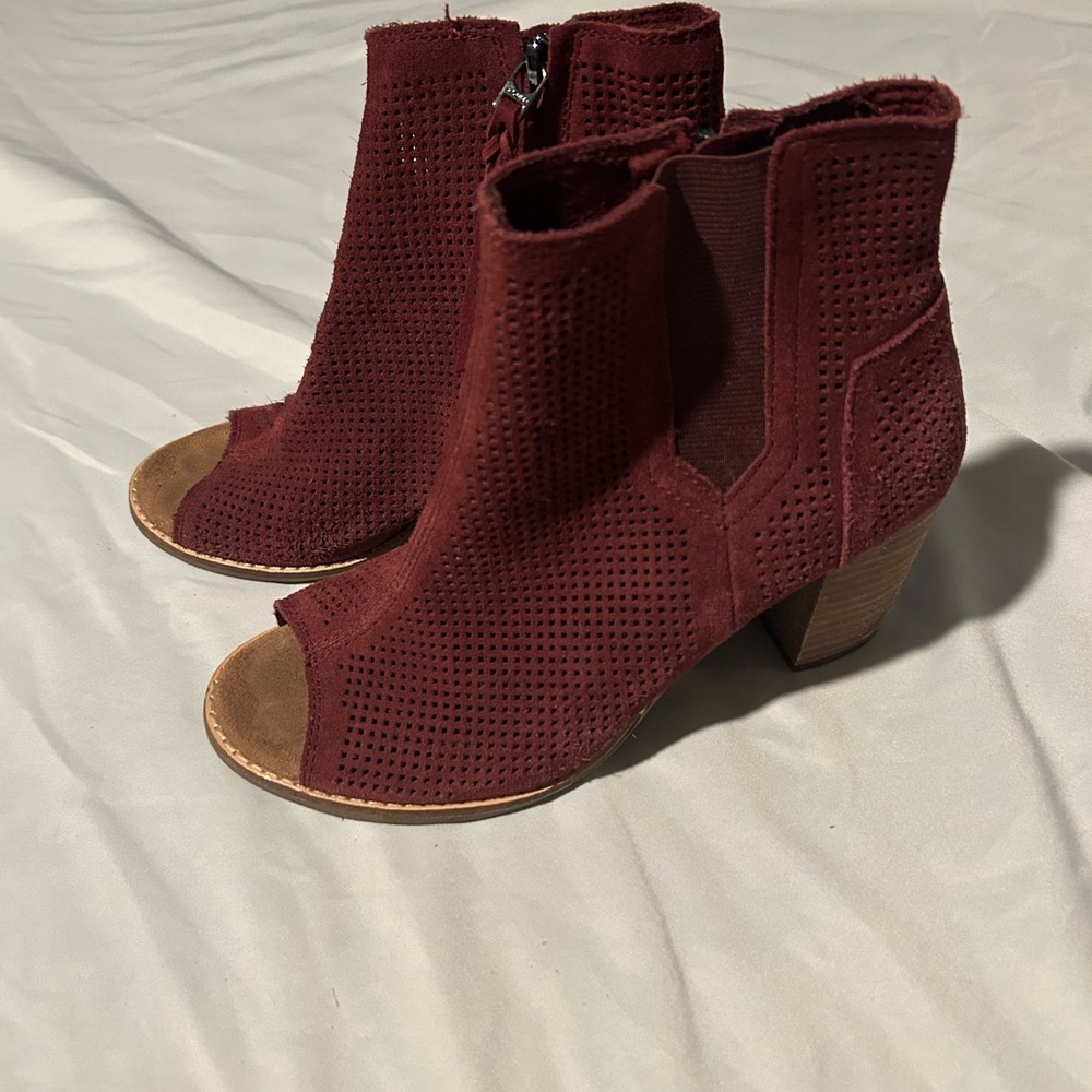 Toms Peep-Toe Perforated Ankle Boot - Burgundy damage on top of right size 5.5